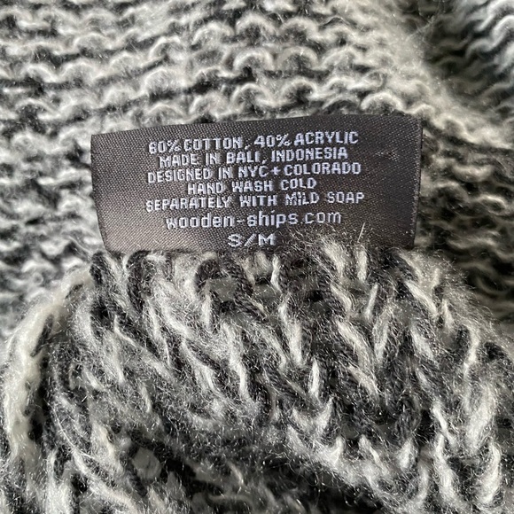 Woodship by Paola Buendía V-Neck Cropped Oversized Sweater, Size: Small/Medium - Picture 5 of 5